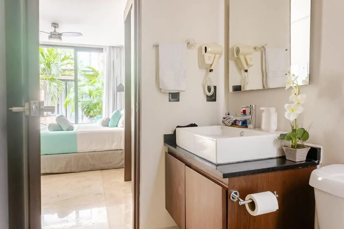 Apartment Central Playa Del Carmen Master Suite With Rooftop Pool And Gym Wifi Free Parking Near Beach Mexico