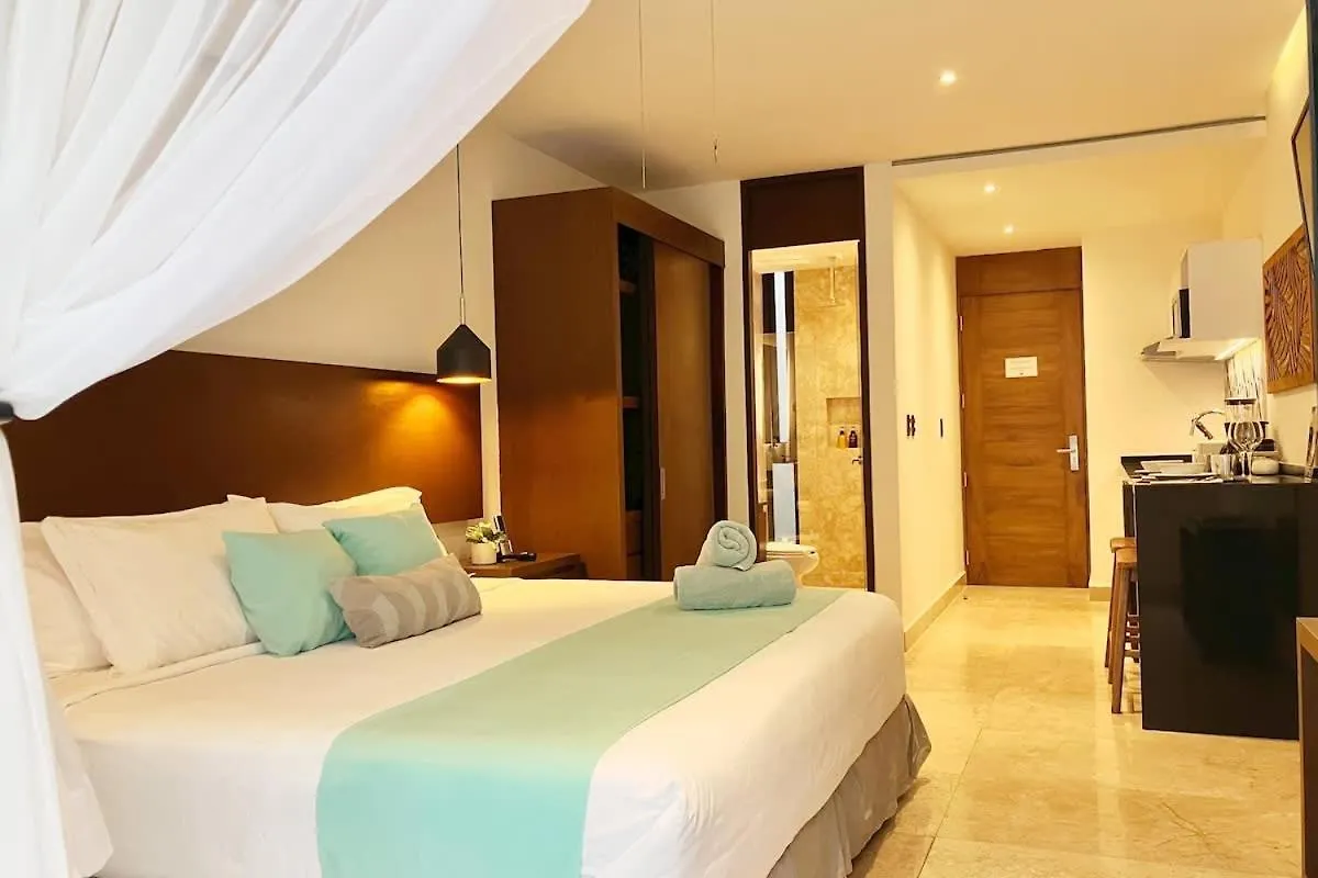 Central Playa Del Carmen Master Suite With Rooftop Pool And Gym Wifi Free Parking Near Beach contacts